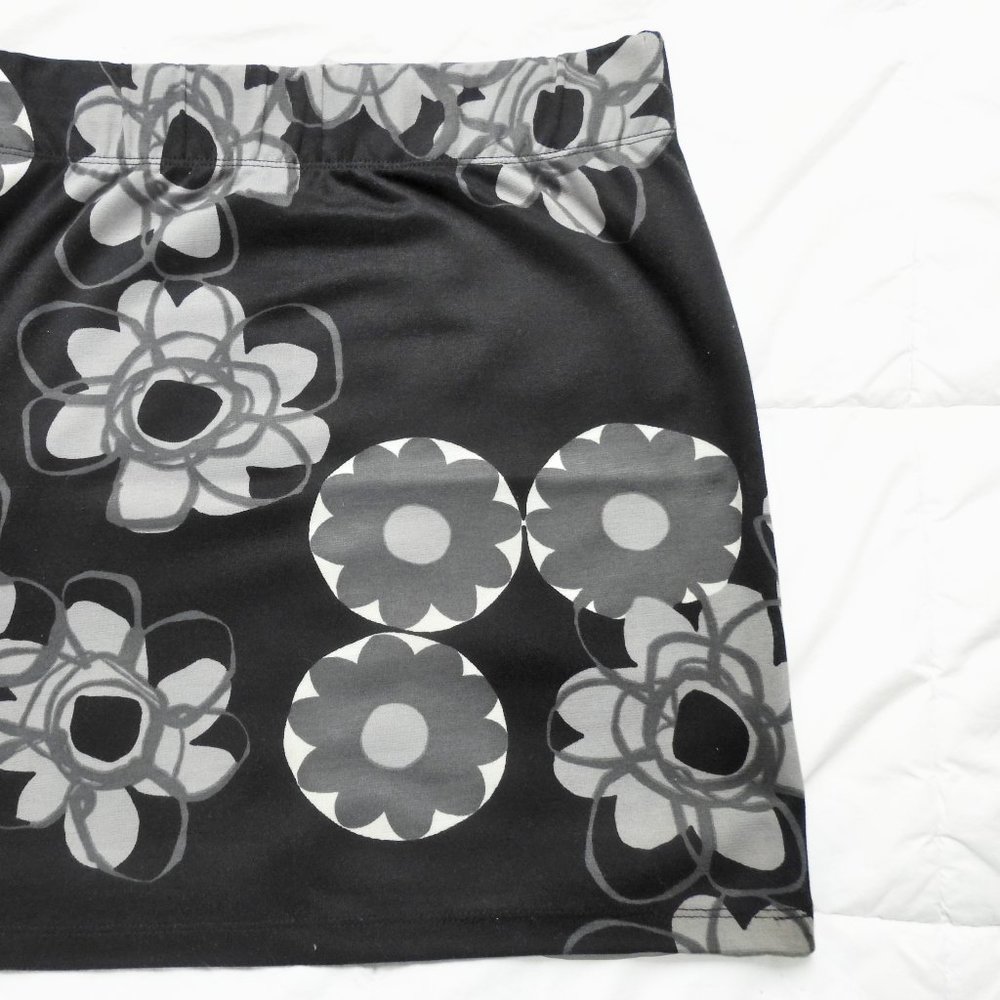 FREE WITH PURCHASE FROM CLOSET Stretchy Short Skirt